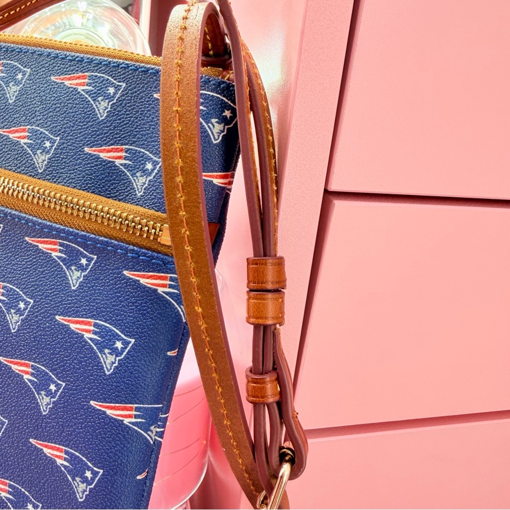 Dooney & Bourke NFL New England Patriots Leather Sporty Logo Crossbody Bag - Picture 7 of 7